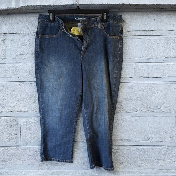 St John bay high water jeans the length is 21”. W17. R11 nice scroll work pocket - Picture 3 of 8